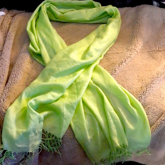 🎉4 for $20 Green Scarf/Wrap - Picture 1 of 2